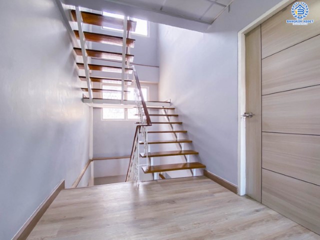 *****ทาวน์เฮ้าส์มือสองย่านนนทบุรี ม.ติวานนท์41 ติวานนท์ บนเนื้อที่ 16.5 ตร.ว. ฟังก์ชัน 3 ห้องนอน 3 ห้องน้ำ 1 ที่จอดรถ ตกแต่งพร้อมอยู่ ห่างจะถนนใหญ่แค่ 400 ม.!! ทำเลดี ใกล้รถไฟฟ้าในอนาคตสายสีชมพู "สถานีสามัคคี" และทางด่วน "'งามวงศ์วาน" จองเลย!